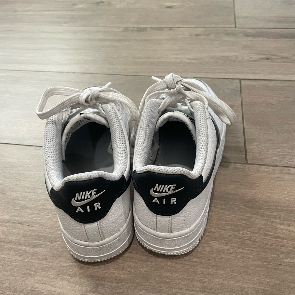 Nike - Picture 3 of 3